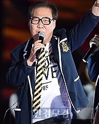 조영남 김수미 / 조영남 사진 = 한경DB