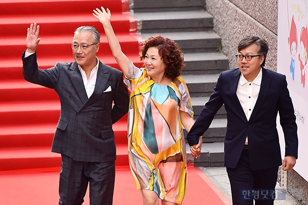 [포토] 이경영-김해숙-최동훈 감독, '즐거운 레드카펫 나들이' 