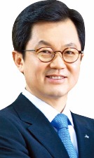 JW중외그룹 '3세 경영' 체제로…이경하 부회장, 회장으로 승진
