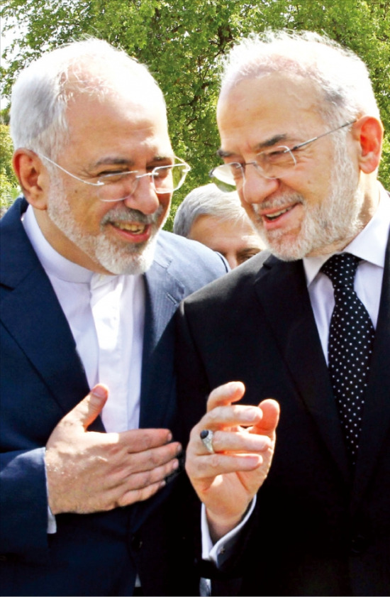 이란·이라크 외교장관 '닮았네'