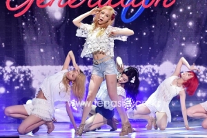 [TENPHOTO] 소녀시대 태연, &#39;파티&#39; 주인공은 바로 나(?)