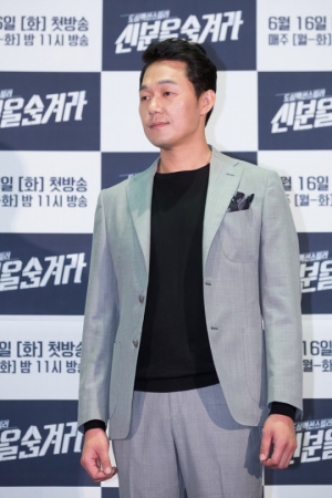 박성웅, &#39;신분을 숨겨라&#39; 액션 비하인드 공개...&#34;내 주먹이 솜주먹인 줄&#34;