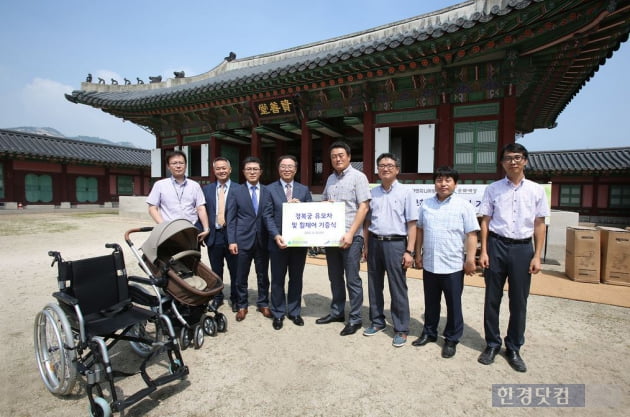 현대엔지니어링, 경복궁에 휠체어·유모차 기증