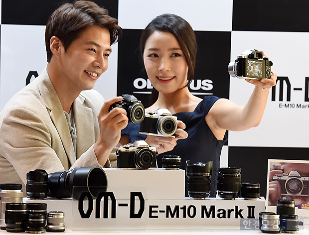 [포토] 올림푸스, 최천단 기술 장착된 'OM-D E-M10 Mark II' 출시