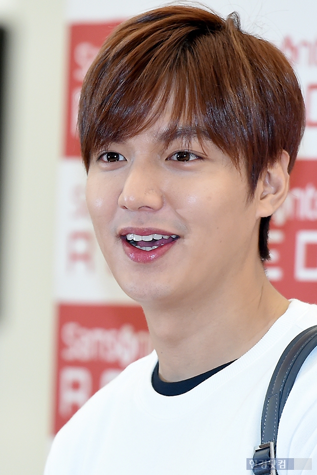 [포토] 이민호, '살짝 미소만 지어도 여심 사르르 녹네~'