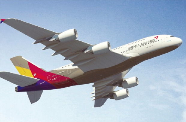 아시아나항공이 수익성 개선을 위해 올초 도입한 A380 항공기. 