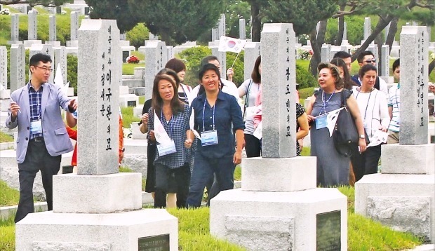 현충원 찾은 해외 독립유공자 후손들 