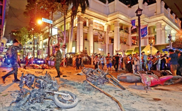 방콕 도심서 폭탄 폭발…수십명 사상 