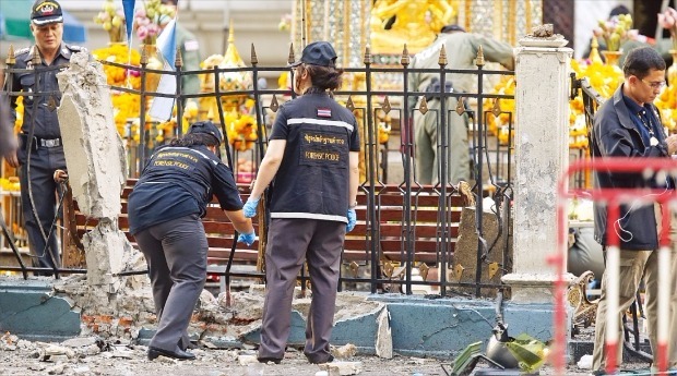 태국 방콕 폭발 140여명 사상…용의자 추적중