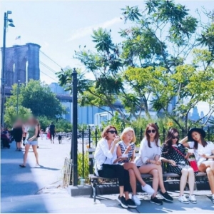 티파니, 소녀시대 멤버들과 뉴욕에서 여유로운 일상 &#39;화보같아&#39;
