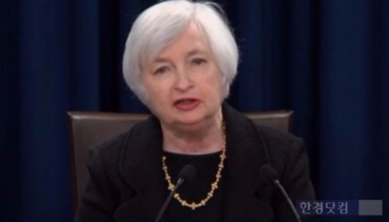 재닛 옐런 미국 연방준비제도 의장이 9월 FOMC를 마치고 금리를 동결한 이유에 대해 설명하고 있다. 블룸버그 중계 캡처