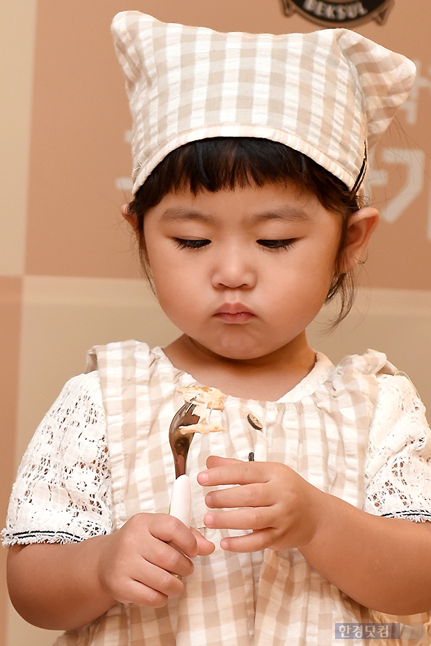 [포토] 라율, '닭가슴살 맛있겠네~'