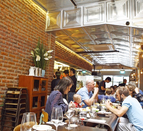 브런치 카페로 인기가 많은 오픈도어폴리시 