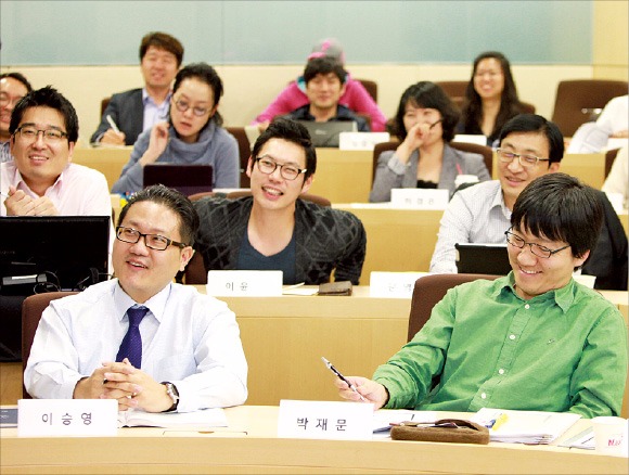 [한국형 MBA] 국제화 가속…재학생 4명 중 1명 외국인 CFA 등 국제금융자격증 준비반 운영