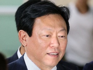 신동빈 "롯데 왕자의 난, 끝났다"