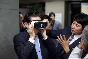 남서울대학교 가상증강현실 전시회 '인기몰이' … 가상현실 속에서 세종대왕과 대화를 나눈다