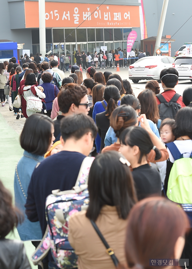 '이모·삼촌까지' 온 가족 서울베이비페어 찾아…출산·육아 선물 고민 '해결사'