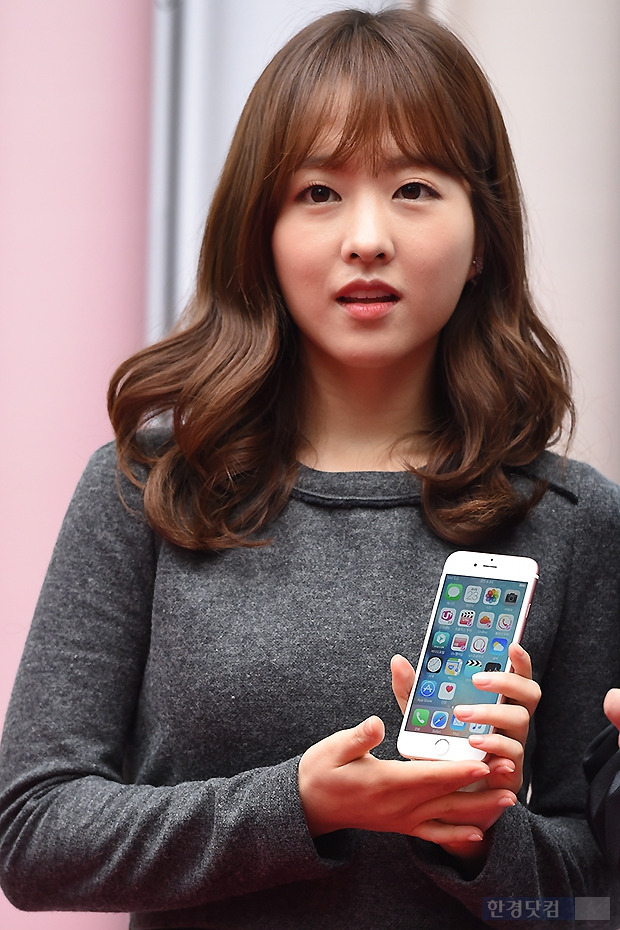 [포토] 박보영, '저도 아이폰6S 쓸거에요~'