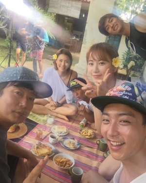 가희, &#39;닭치고 서핑&#39; 첫 방송에 본방사수 독려 &#34;재밌을 것 같아잉&#34;