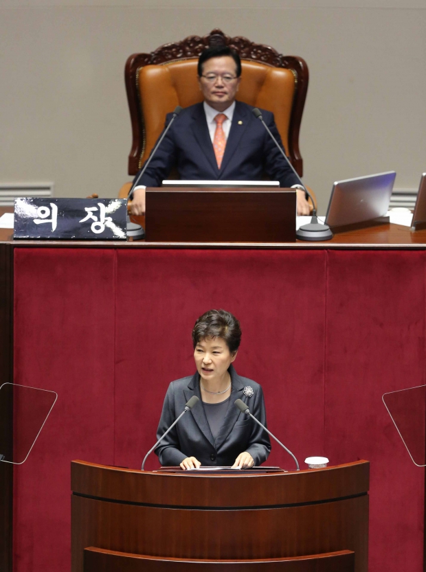  (서울=연합뉴스) 백승렬 기자 = 박근혜 대통령이 27일 국회 본회의에서 2016년도 예산안 시정연설을 하고 있다.