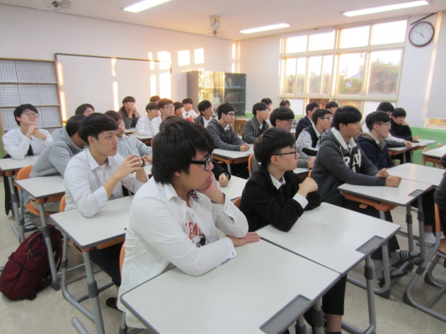 울산 청소년 금융 경제교육 4일 중앙고 이어 5일 야음초에서 실시 | 한국경제 울산 청소년 금융 경제교육 4일 중앙고 이어 5일 야음초에서 실시