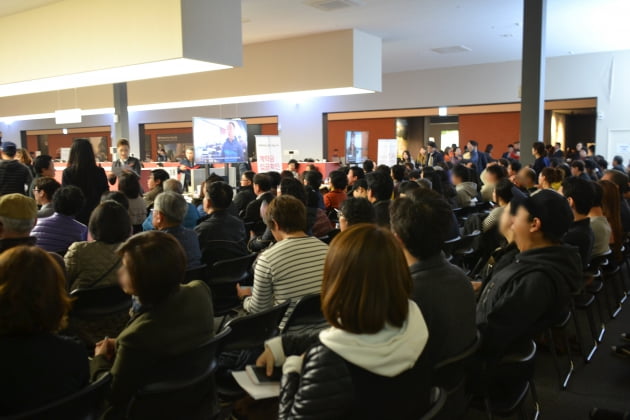 16일부터 정상계약을 시작한 e편한세상 용인 한숲시티 견본주택에 많은 인파가 몰려 있다