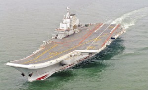 중국의 유일한 항공모함인 랴오닝함.
 