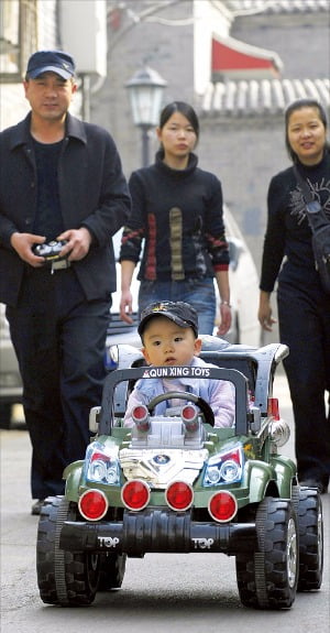 [글로벌 뉴스] 중국, 성장 둔화에 '출산 장려'로 인구정책 전환