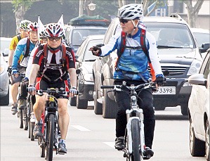 자전거 출근중 교통사고…법원 "산재 대상 아니다"