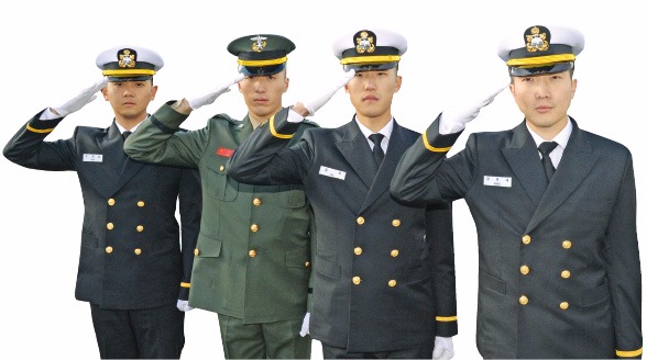 OCS 119기로 임관한 조재원(왼쪽부터), 조요셉, 김민, 강헌재 소위. 해군 제공