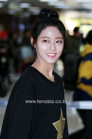 [TENPHOTO] AOA 설현, 사랑스러운 올림머리