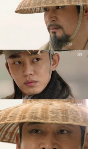 &#39;육룡이 나르샤&#39; 유아인, 전노민에 &#34;다시 만나 방벌하겠다 했었다&#34; 승리의 미소