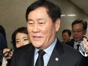 최경환 "한중FTA 성과 국민에 돌아가도록 조속 비준해야"