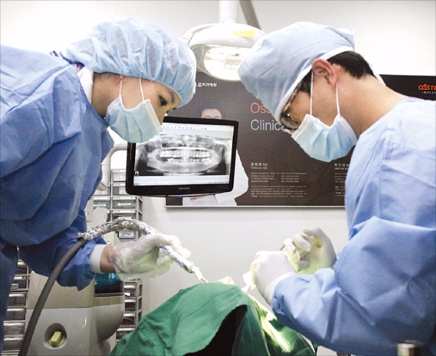 [2015 메디컬코리아 대상] 한그루치과병원, 미세현미경·3D기술 활용해 임플란트 시술
