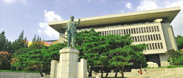 [2016학년도 대입 정시 전략] 건국대학교 서울캠퍼스, 학과 단위로 모집…인문계는 영어 우수자 유리