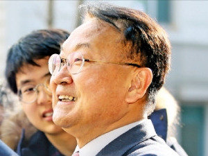  "이런 측면도…저런 측면도…" 정책 현안 얼버무린 유일호