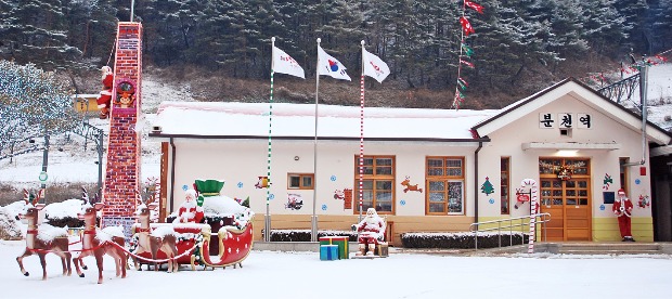 주말이 되면 하루 1500여명이 찾는 V트레인의 환승역인 경북 봉화 분천역  코레일 제공 