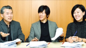 왼쪽부터 김기택·함돈균·이원 심사위원. 