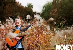 [second act] 만돌린 연주가 김병규&nbsp;&nbsp;“즐기다 보니, 두 번째 인생이 되더군요”