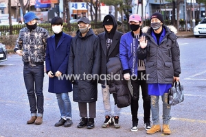 [TENPHOTO] B.A.P, 오늘의 패션코드는 블루앤블랙 (뮤직뱅크 출근길)