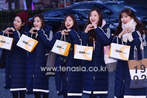 [TENPHOTO] 에이프릴, 리더 소민 탈퇴후 5인조로 컴백 (뮤직뱅크 출근길)