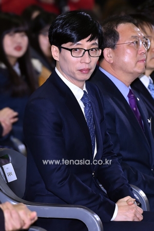 [TENPHOTO] 유재석, 모델 뺨치는 슬림 수트핏 (무한도전 엑스포)