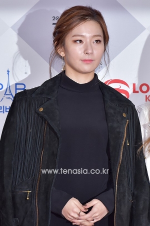 [TENPHOTO] 레드벨벳 슬기, 볼수록 매력적인 홑꺼풀 눈매 (2015 SAF 가요대전)