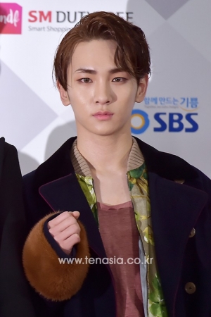 [TENPHOTO] 샤이니 키, 아무나 소화 못하는 레이어드 패션 (2015 SAF 가요대전)