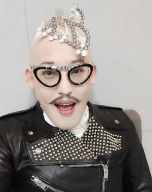 황재근, 직접 만든 머리 장식 쓰고 &#39;MBC 연예대상&#39; 인증샷