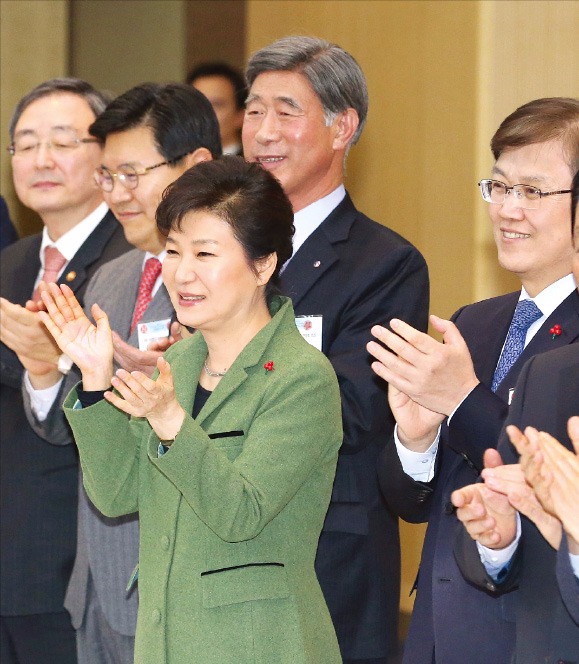 박 대통령 “창조경제가 위기 극복 대안” 
