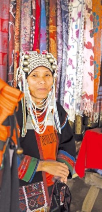 태국 치앙마이 북부 산악지대에 거주하는 카렌족의 한 여인 