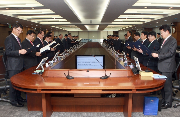 신한은행, 가까운 지점 통합한 커뮤니티협업체계 도입 