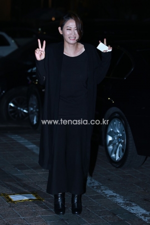 [TENPHOTO] 김선영, 가발 벗고 현대여성으로 돌아온 선우 택 엄마 (응답하라1988 종방연)