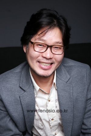 유재명, 열정과 낭만이 빚어낸 얼굴 (인터뷰)